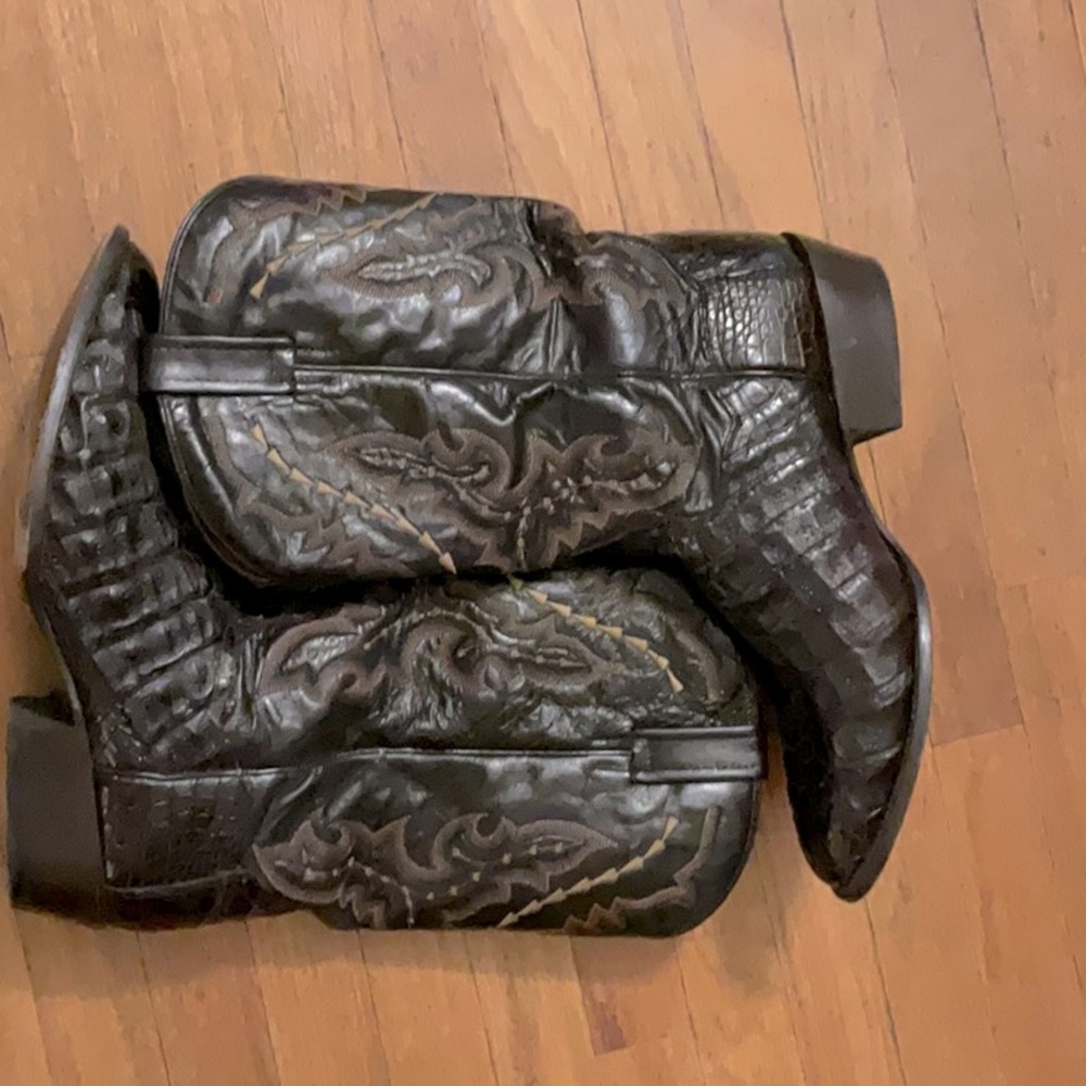 These Dan post boots are dark brown leather w/ classic cowboy boot designs